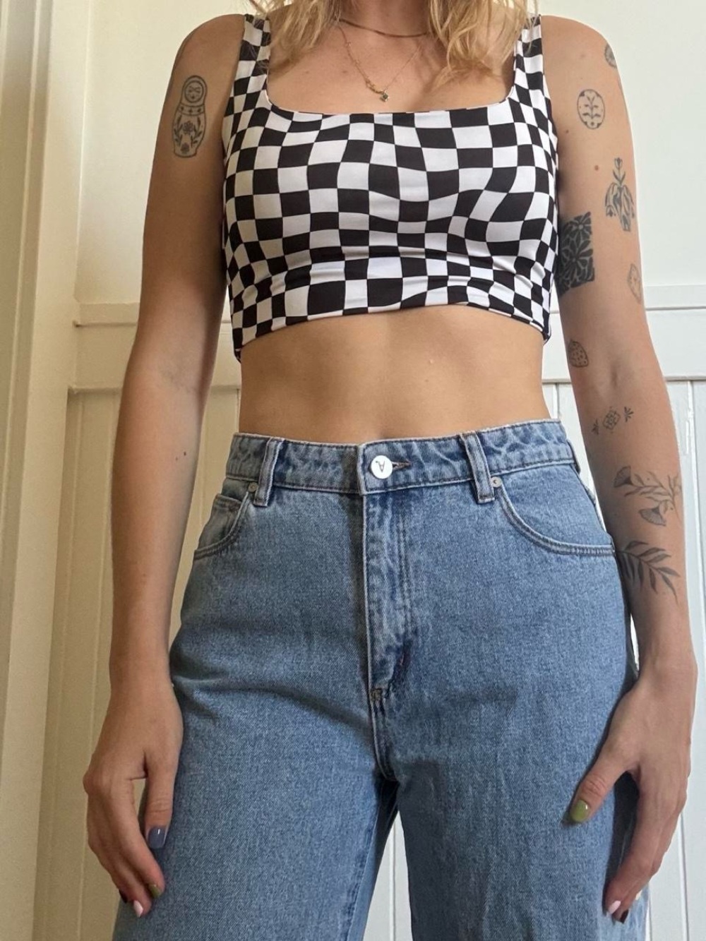 Wavy checkered tank